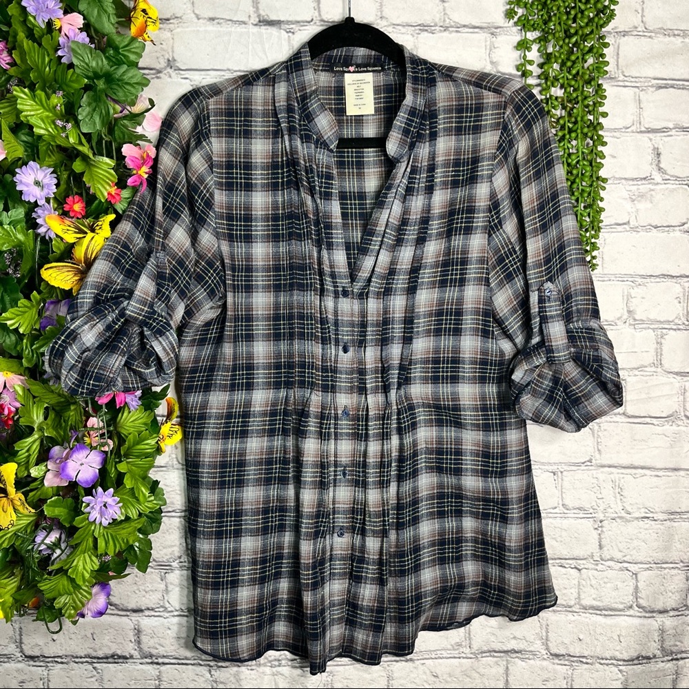 .,🌼3/$30🌼Love Squared Plaid Printed Button Down Top Size Medium